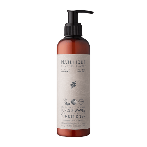 NATULIQUE Curls & Waves Conditioner bottle for hydrating and defining curls, featuring organic ingredients and eco-friendly design.