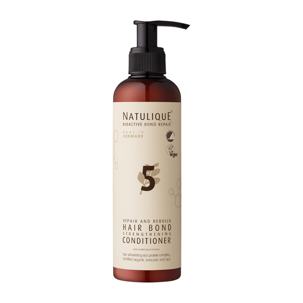 NATULIQUE BioActive Bond Strengthening Conditioner bottle for repairing and nourishing damaged hair.